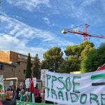 Medio centenar de personas se concentran a las puertas del Teatro Romano con motivo del Día de Extremadura