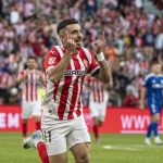 El Sporting gana el derbi y El Molinón acaba haciendo la ola