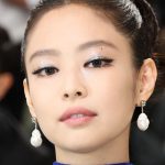 Jennie de BLACKPINK habla sobre su carrera como solista, su personalidad en el escenario y la controversia sobre el vapeo