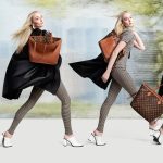 Sophie Turner destaca la versatilidad de los bolsos Neverfull Inside Out de Louis Vuitton en nuevas imágenes de campaña