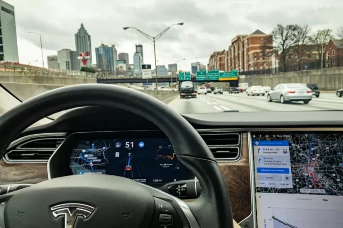 nhtsa-inicia-investigacion-sobre-el-sistema-autonomo-de-tesla