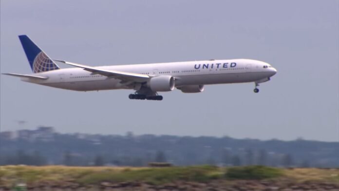 hombre-sordo-atacado-brutalmente-mientras-dormia-en-un-vuelo-de-united-airlines-desde-sfo